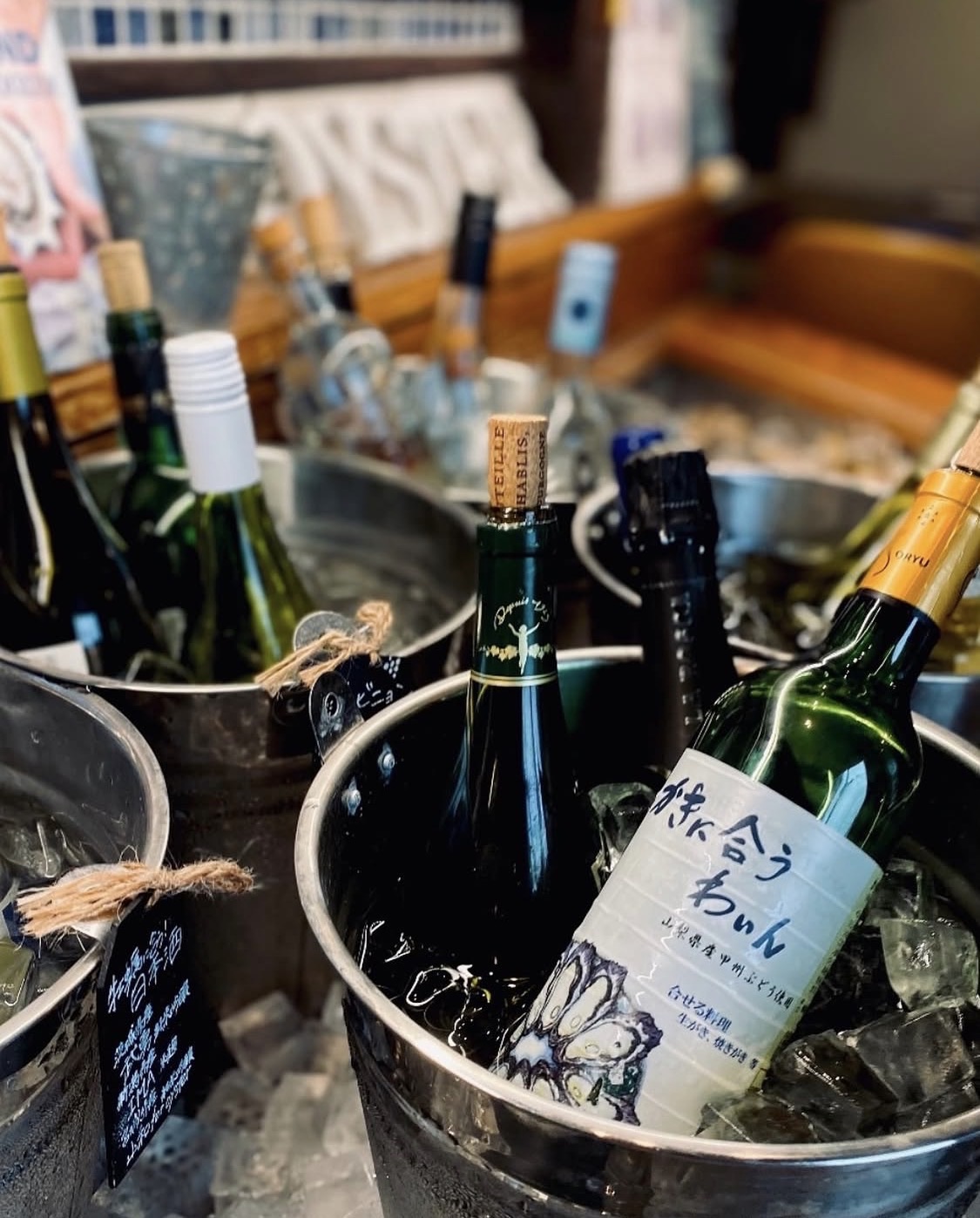 氷に浮かぶ牡蠣に合うワインと日本酒